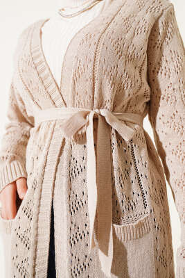 Çift Cepli Delikli Kuşaklı Triko Hırka Bej - Triko Hırka