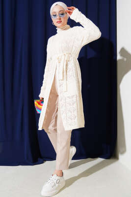 Çift Cepli Delikli Kuşaklı Triko Hırka Ekru - Triko Hırka