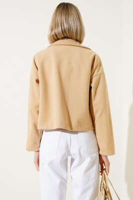 Çift Cepli Düğmeli Kısa Ceket Bej - Kadın Giyim Modelleri