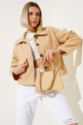 Çift Cepli Düğmeli Kısa Ceket Bej 