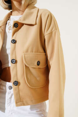 Çift Cepli Düğmeli Kısa Ceket Bej - Kadın Giyim Modelleri