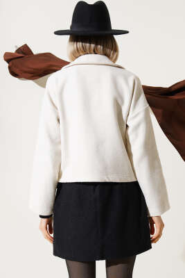 Çift Cepli Düğmeli Kısa Ceket Ekru - Kadın Giyim Modelleri