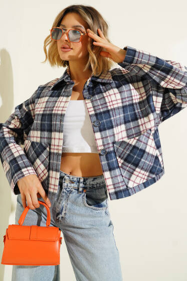 Çift Cepli Ekoseli Kısa Ceket Lacivert - Kadın Giyim Modelleri