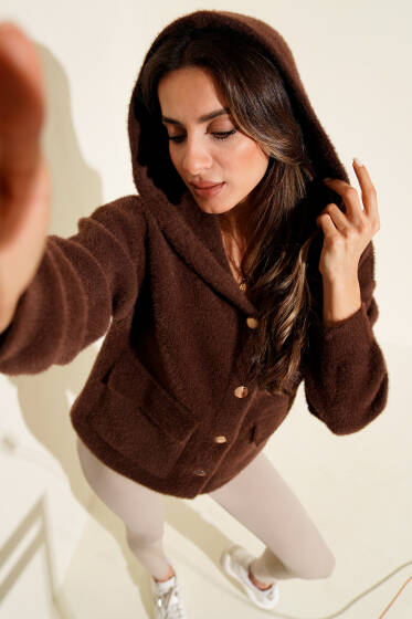 Çift Cepli Metal Düğmeli Kapüşonlu Hırka Kahve - Kadın Giyim Modelleri