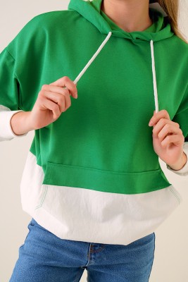 Çift Renkli Kapüşonlu Yeşil Sweatshirt - Kadın Giyim Modelleri