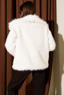 Çıtçıt Düğmeli Kürk Mont Beyaz - Kadın Giyim Modelleri