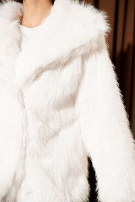 Çıtçıt Düğmeli Kürk Mont Beyaz - Kadın Giyim Modelleri