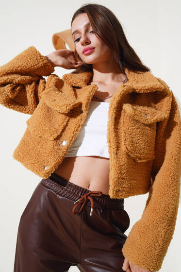 Çıtçıtlı Cepli Kısa Buklet Ceket Camel - Yeni Giyim