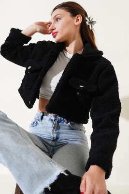 Çıtçıtlı Cepli Kısa Buklet Ceket Siyah 