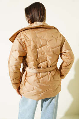 Çıtçıtlı Kuşaklı Kısa Şişme Mont Camel - Kadın Giyim Modelleri