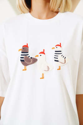 Civciv Nakışlı T-shirt Ekru - Kadın Giyim Modelleri