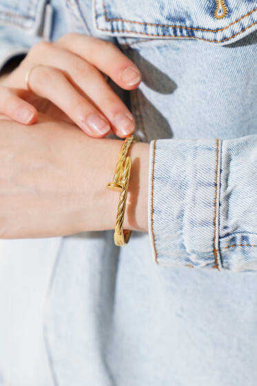 Çivi Detaylı Kelepçe Bilezik Gold - Bileklik