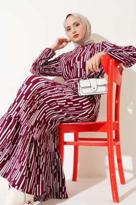 Çizgi Desen Volanlı Kuşaklı Elbise Bordo - Tesettür Elbise