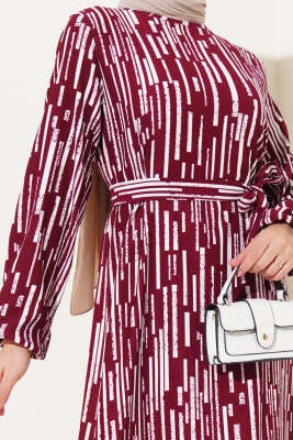Çizgi Desen Volanlı Kuşaklı Elbise Bordo - Tesettür Elbise