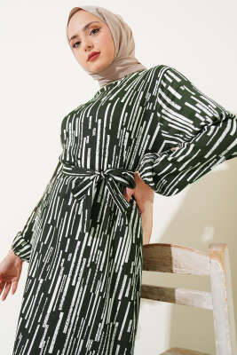 Çizgi Desen Volanlı Kuşaklı Elbise Yeşil - Tesettür Elbise