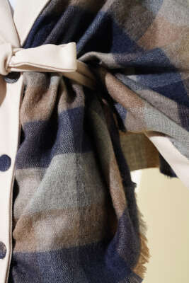 Çizgi Detaylı Omuz Şalı Lacivert - Omuz Şalı