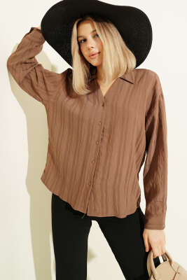 Çizgi Kabartmalı V Yaka Gömlek Kahve - Kadın Giyim Modelleri