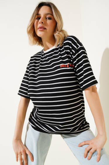 Çizgili Arka Baskılı T-shirt Siyah - Kadın Giyim Modelleri