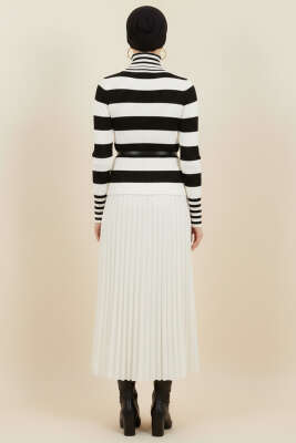 Çizgili Balıkçı Yaka Detaylı Triko Kazak Siyah - Yılın Fırsatı