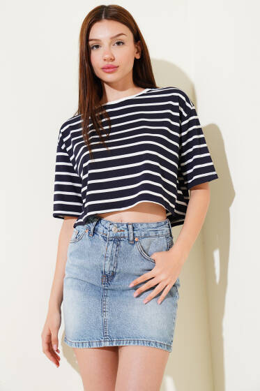 Çizgili Crop T-shirt Lacivert - Kadın Giyim Modelleri