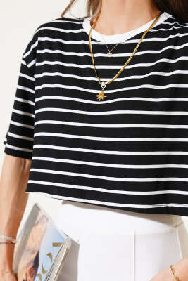 Çizgili Crop T-shirt Siyah - Kadın Giyim Modelleri