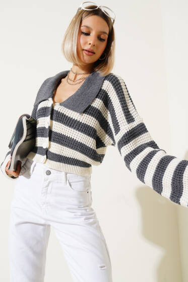 Çizgili Düğmeli Kısa Triko Hırka Füme - Yeni Giyim