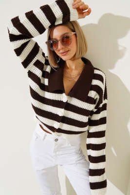 Çizgili Düğmeli Kısa Triko Hırka Kahve - Kadın Giyim Modelleri