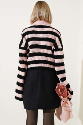 Çizgili Düğmeli Kısa Triko Hırka Pudra - Kadın Giyim Modelleri