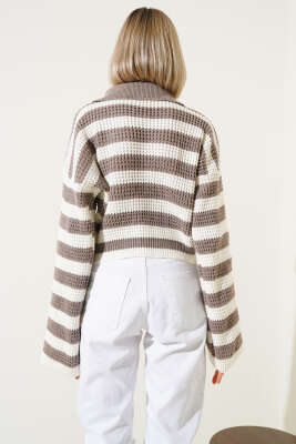 Çizgili Düğmeli Kısa Triko Hırka Vizon - Kadın Giyim Modelleri