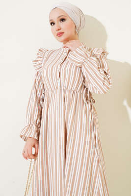 Çizgili Düğmeli Omuz Fırfırlı Elbise Latte - Tesettür Elbise