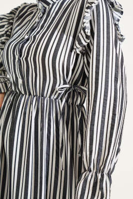 Çizgili Düğmeli Omuz Fırfırlı Elbise Siyah - Tesettür Elbise