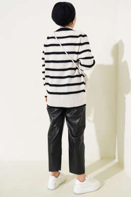 Çizgili Düğmeli Triko Hırka Bej - Triko Hırka