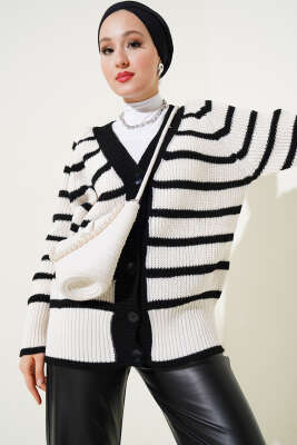 Çizgili Düğmeli Triko Hırka Bej - Triko Hırka