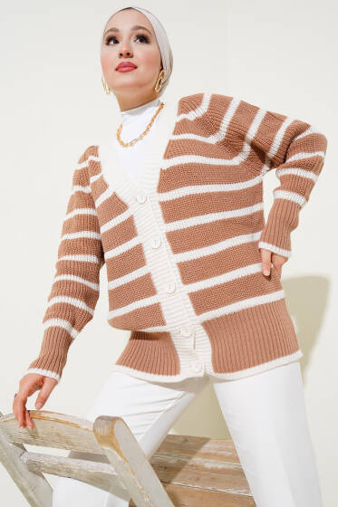 Çizgili Düğmeli Triko Hırka Büsküvi - Hırka