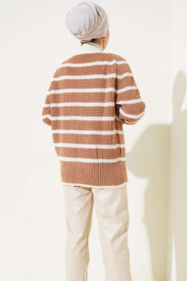 Çizgili Düğmeli Triko Hırka Büsküvi - Triko Hırka