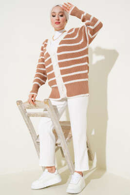 Çizgili Düğmeli Triko Hırka Büsküvi - Triko Hırka