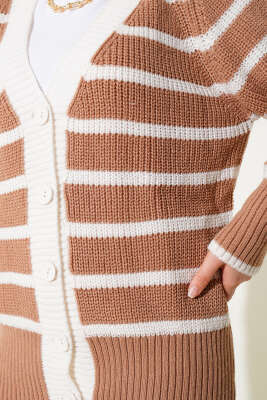 Çizgili Düğmeli Triko Hırka Büsküvi - Triko Hırka