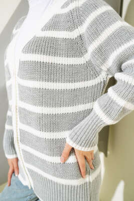 Çizgili Düğmeli Triko Hırka Gri - Triko Hırka