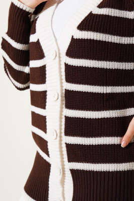Çizgili Düğmeli Triko Hırka Kahve - Triko Hırka