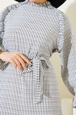 Çizgili Fırfır Detaylı Gofre Elbise Siyah - Tesettür Elbise