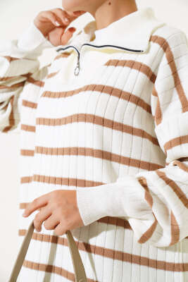 Çizgili Fitilli Yakası Fermuarlı Triko Tunik Büsküvi - Triko Tunik