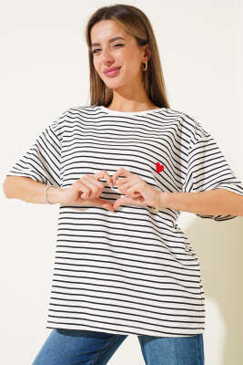Çizgili Kalp Nakışlı T-shirt Ekru - Kadın Giyim Modelleri