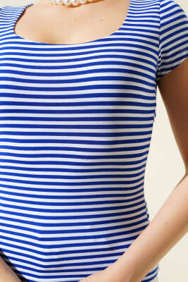 Çizgili Kare Yaka T-Shirt Saks - Kadın Giyim Modelleri