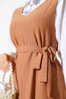 Çizgili Kuşaklı Jile Elbise Camel - Tesettür Elbise