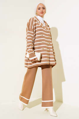 Çizgili Salaş Ceketli Triko Takım Latte 