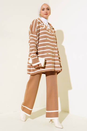 Çizgili Salaş Ceketli Triko Takım Latte - Triko