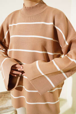 Çizgili Salaş Dik Yaka Triko Tunik Büsküvi - Triko Tunik