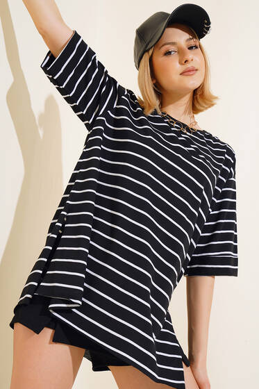 Çizgili Siyah Tshirt - Yeni Giyim