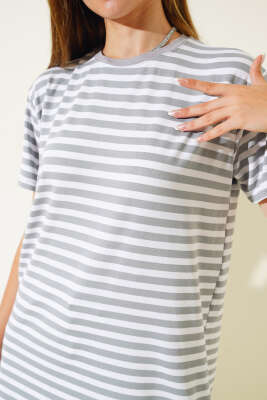 Çizgili Viskon Salaş T-shirt Gri - Kadın Giyim Modelleri