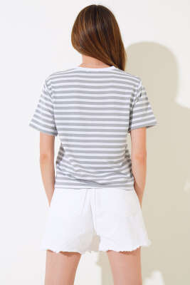 Çizgili Viskon T-shirt Gri - Kadın Giyim Modelleri